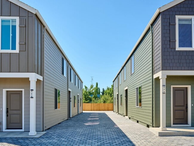 Building Photo - 180 28th Ave SE