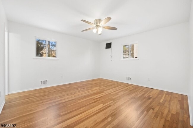 Building Photo - 19 Cooper Dr