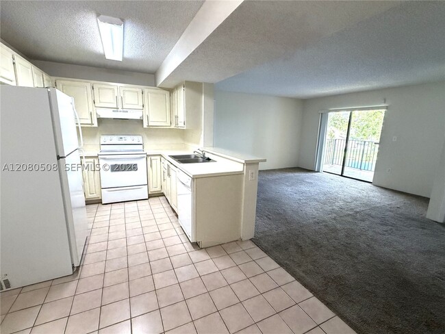 Building Photo - 351 Palm Way