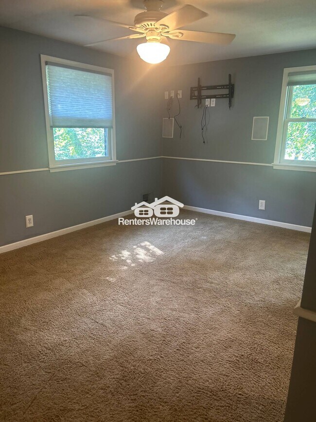 Building Photo - 16436 Elm Dr