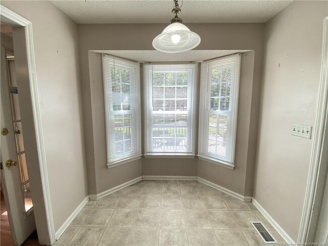 Building Photo - 21 Pineridge Dr