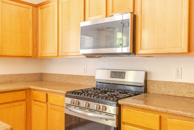 Building Photo - Stunning 4-Bedroom Home for Rent in Brawley!