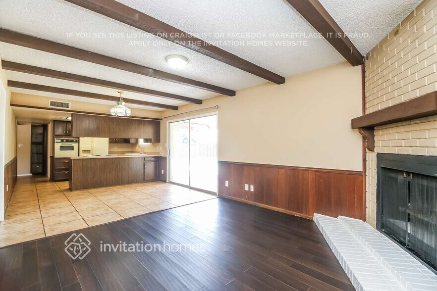 Building Photo - 2463 E Fairbrook St