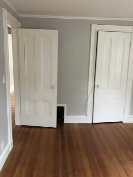 rear bedroom - 12 Salem St