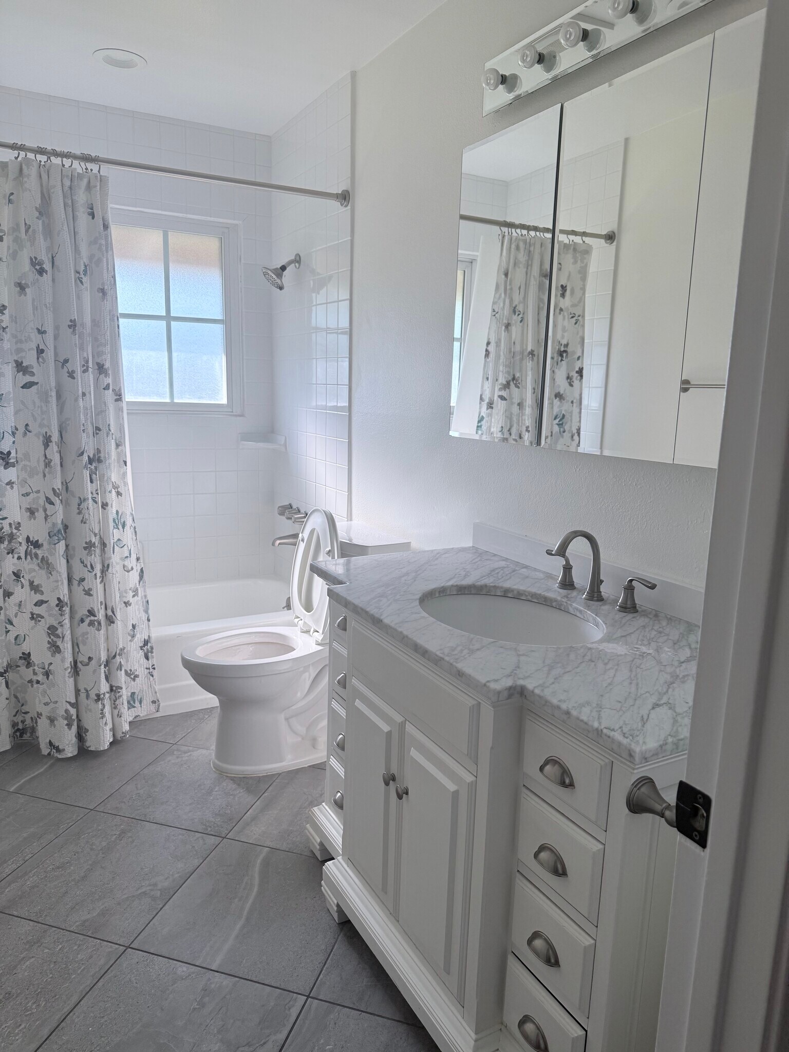 Building Photo - 11130 Canby Ave