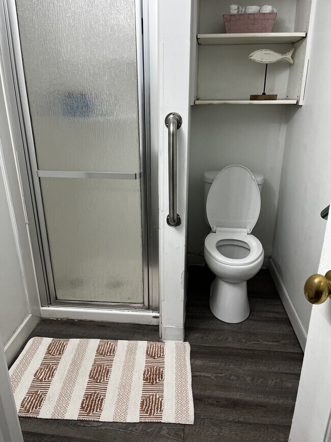 Building Photo - 12th Street Luxurious Suite