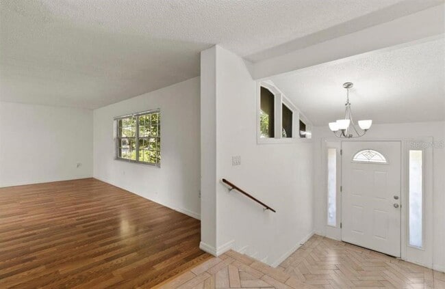 Building Photo - 8413 Shady Glen Dr