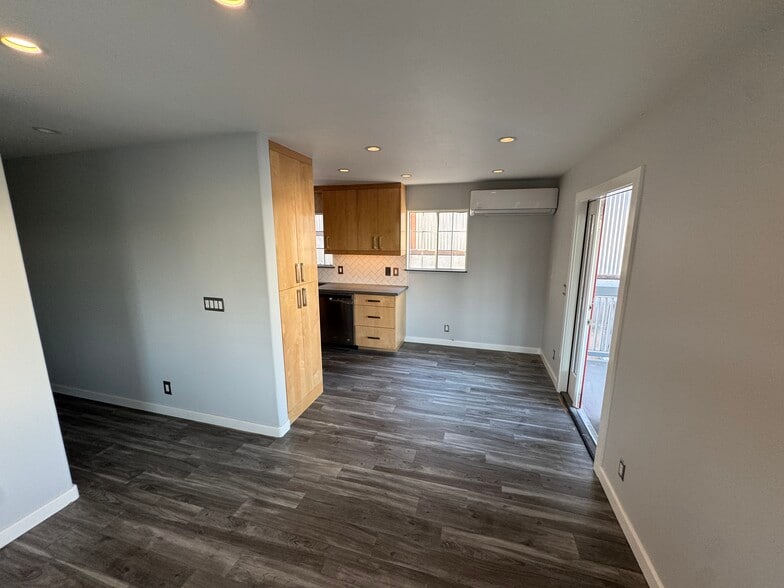 Building Photo - 209 Lake Shore Ter