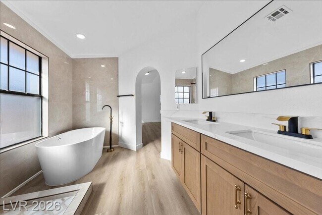 Building Photo - Beautifully 3 bedroom updated home located in the guard-gated Los Prados Golf Community!