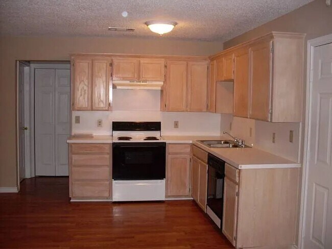 Building Photo - 316 Peachtree Ln