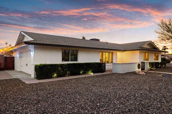 Building Photo - 8259 E Mulberry Ln