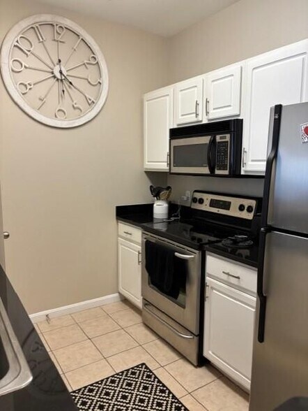 Building Photo - 1000 Providence Pl