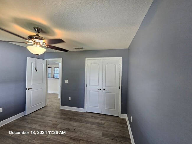 Building Photo - ** Beautifully maintained 3-bedroom, 2-bathroom single family home**