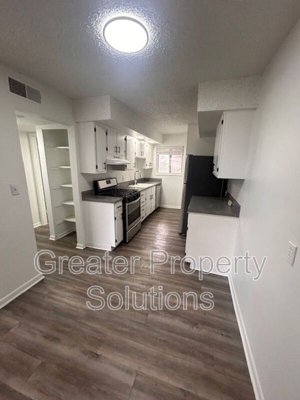 Building Photo - 5010 NW Kalivas Cir