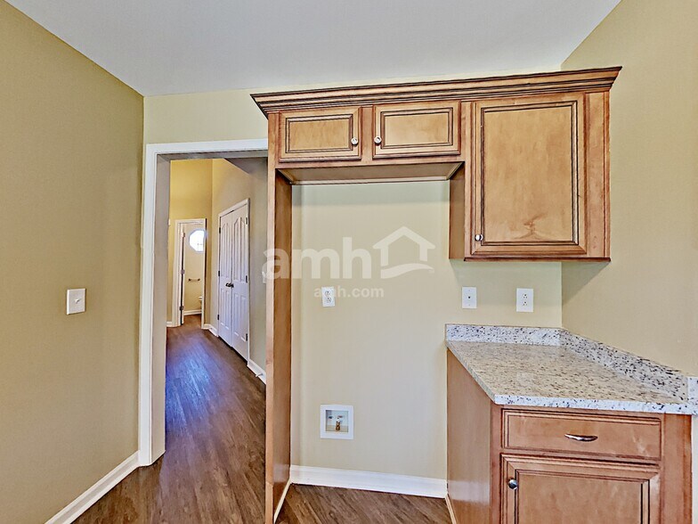 Building Photo - 5219 Cloister Dr