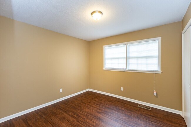 Building Photo - Pet-Friendly 3BR with Bonus Room, Deck & G...
