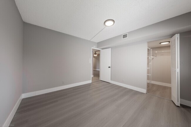 Building Photo - 105 Gardens Dr
