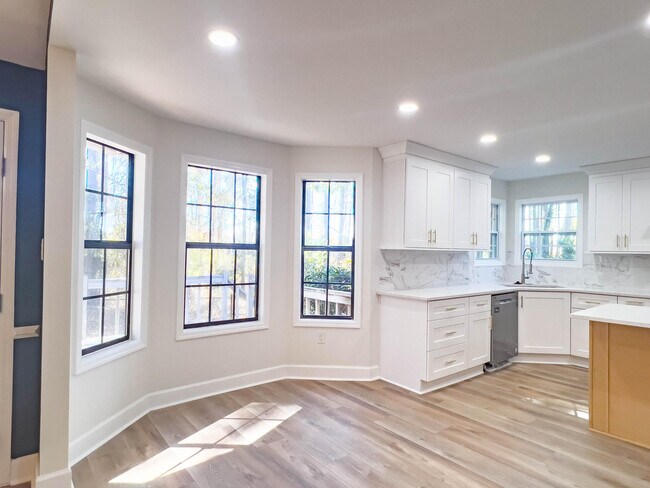 Building Photo - 4196 Hedgerow Ln