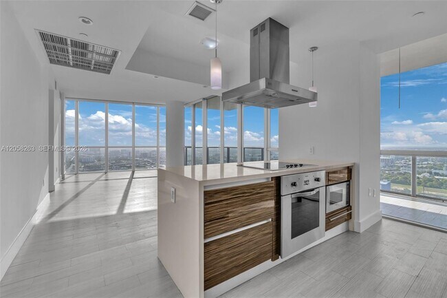 Building Photo - 1100 Biscayne Blvd