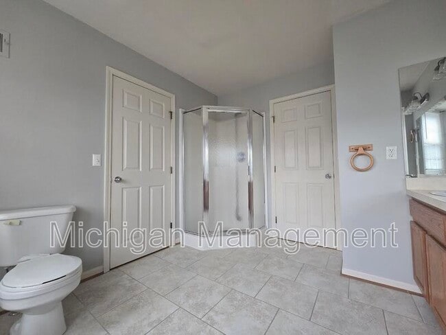 Building Photo - 4351 Hunters Cir W