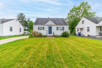 Building Photo - Charming Cape Cod Home in North Linden — 3...