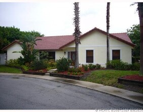 Building Photo - 199 SW 15th Ct