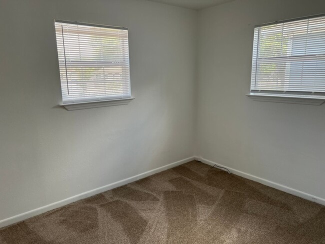 Building Photo - 217 Bay St NW