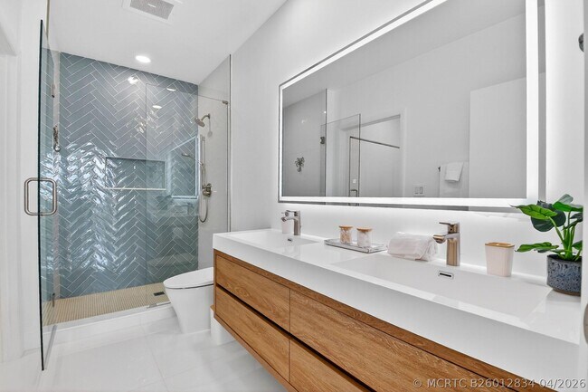 Building Photo - 550 Okeechobee Blvd