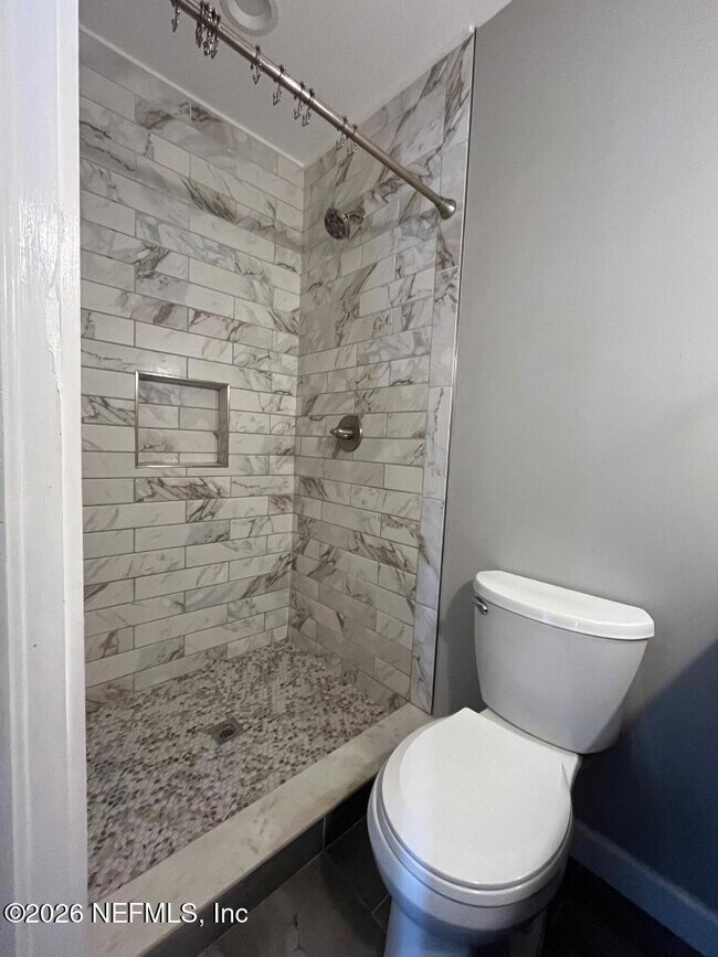 Building Photo - 1337 Menna St