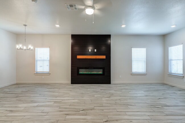 Building Photo - Brand new townhomes in Frenship East!