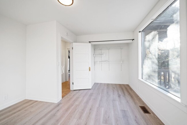 Building Photo - 7414 NE 6th Ave