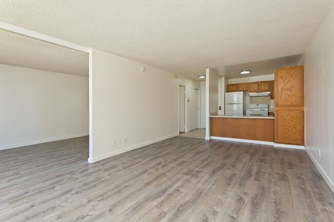 Building Photo - Kukui Plaza #D1905 - Downtown Convenience ...