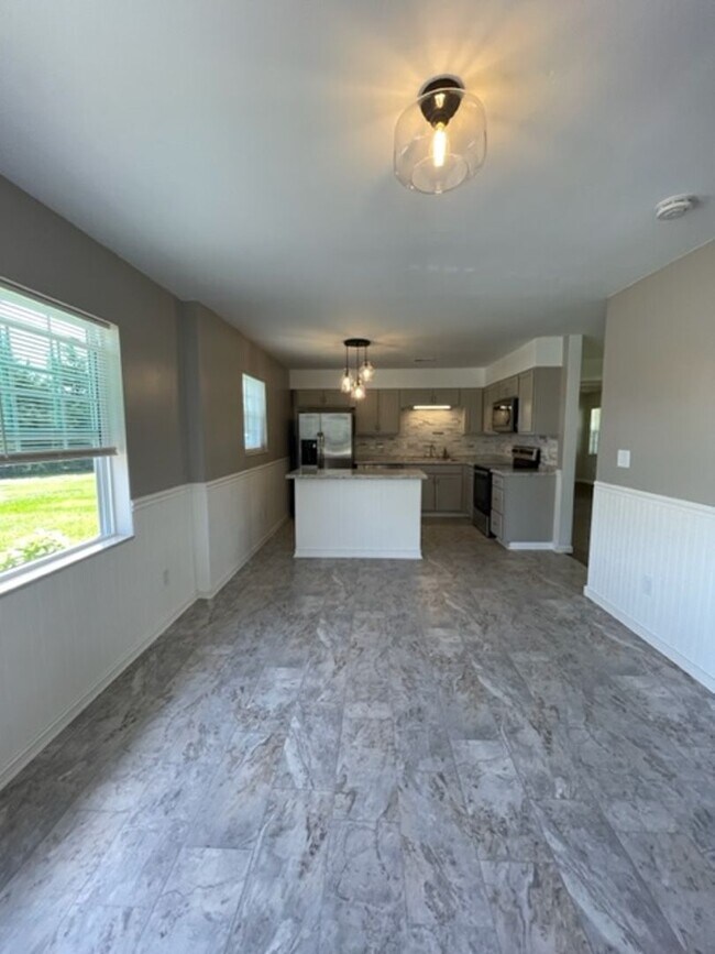 Building Photo - Maryville 37801 - 3 bedroom, 1.5 bath one level hime - Contact Debra Johnson (865) 591-8281