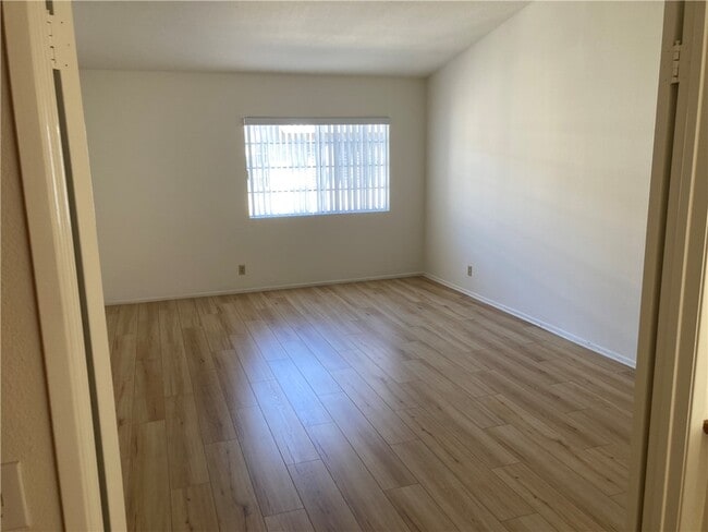 Building Photo - 2300 Maple Ave