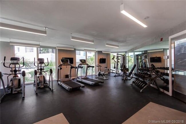 Building Photo - 9821 E Bay Harbor Dr