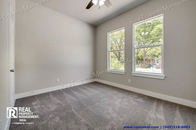 Building Photo - 8728 Dunlap St
