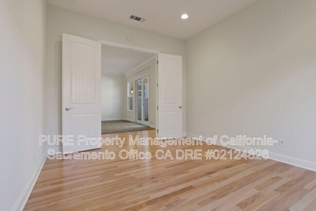 Building Photo - 1143 Bevinger Dr