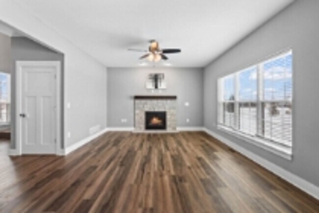 Building Photo - Executive Rental: Spacious 4-Bedroom Home in Oconomowoc!