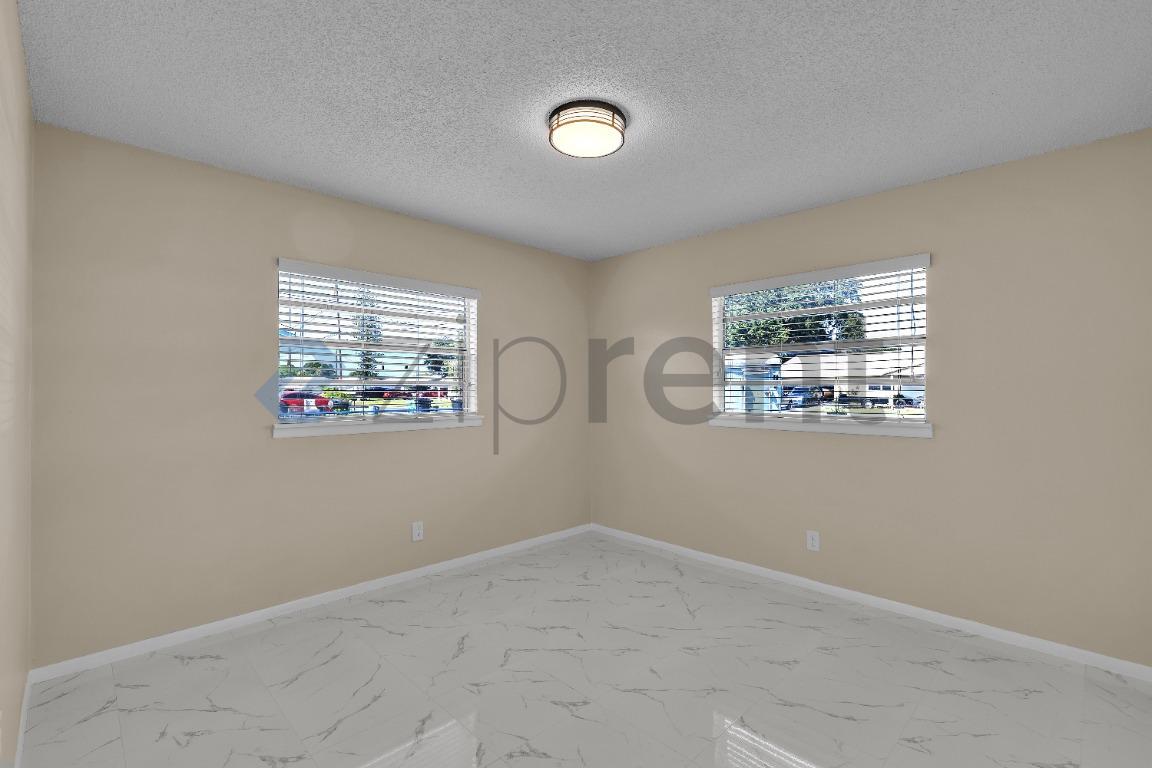 Building Photo - Unit B