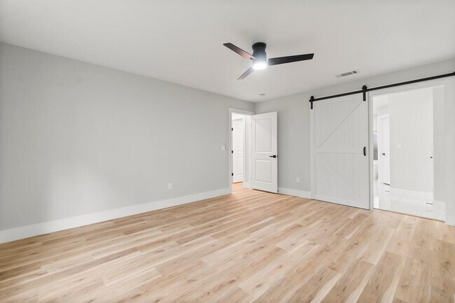 Building Photo - 9 Indian Cedar Ln