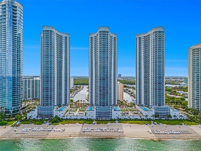 Primary Photo - 15811 Collins Ave