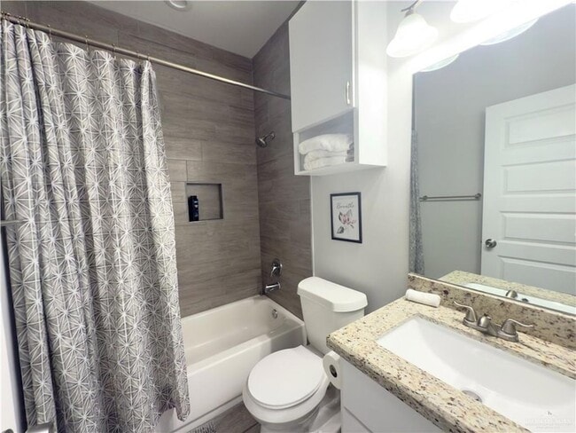 Building Photo - 1303 W Heritage Dr