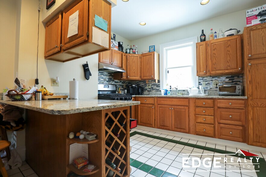 Building Photo - 8 Woodmont St