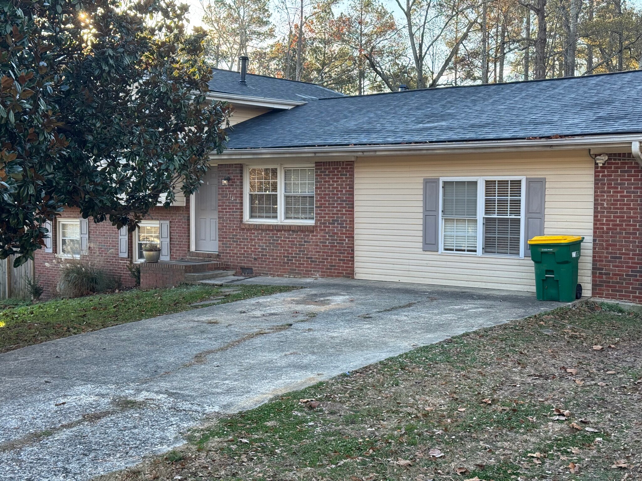 Building Photo - 114 Woodglen Dr