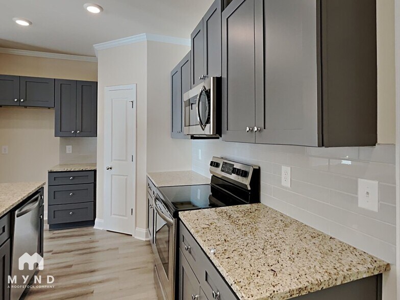 Building Photo - 61 Dewey Rd