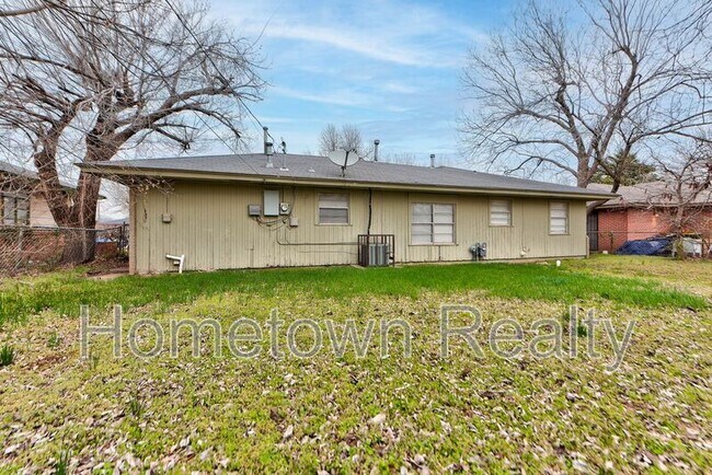 Building Photo - 1506 NE 43rd St