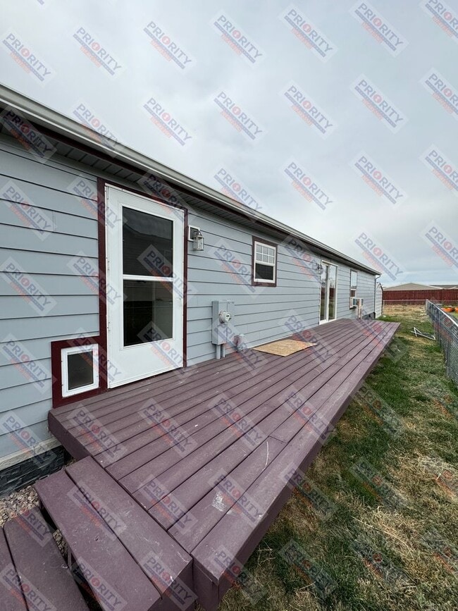 Building Photo - Spacious 4 bedroom single family home