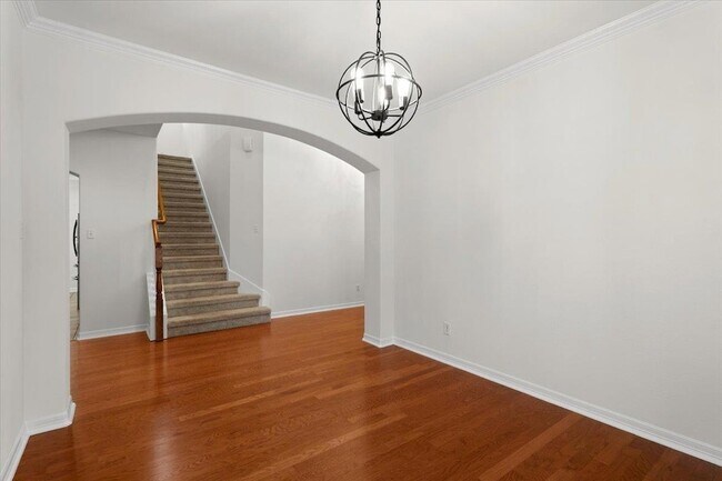 Building Photo - 2304 Village View Loop