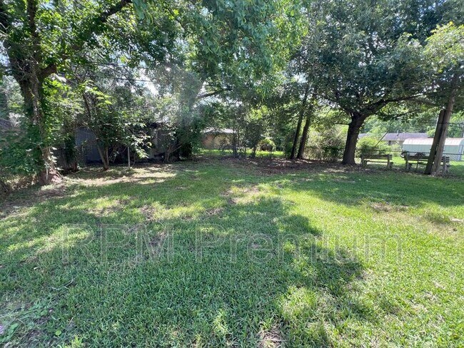 Building Photo - 6132 Pontotoc St