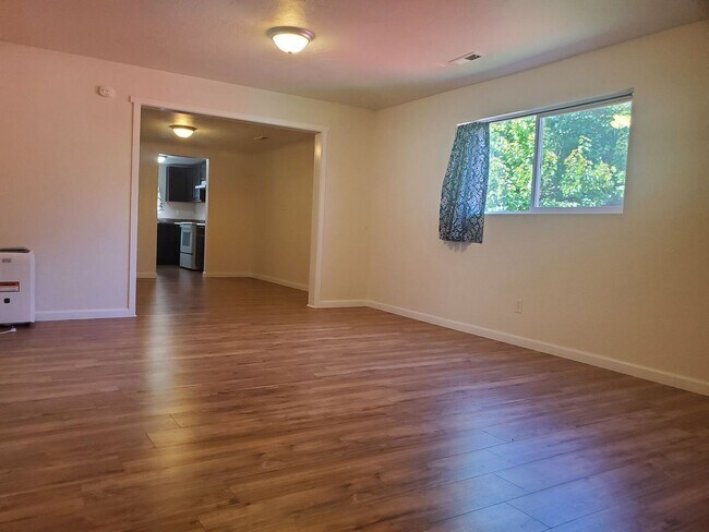 Building Photo - 2 br, 1 bath House - 825 Dr ML King Way